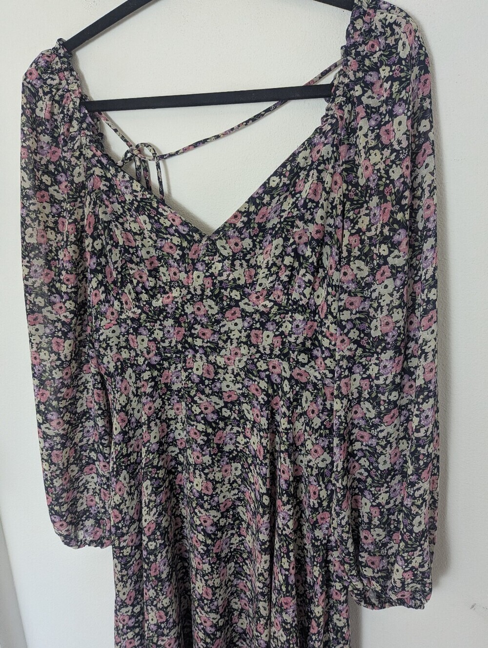 ASTR The Label Dress Women's Small Black Floral Puff Sleeve Fit And Flare EUC - Picture 2 of 13